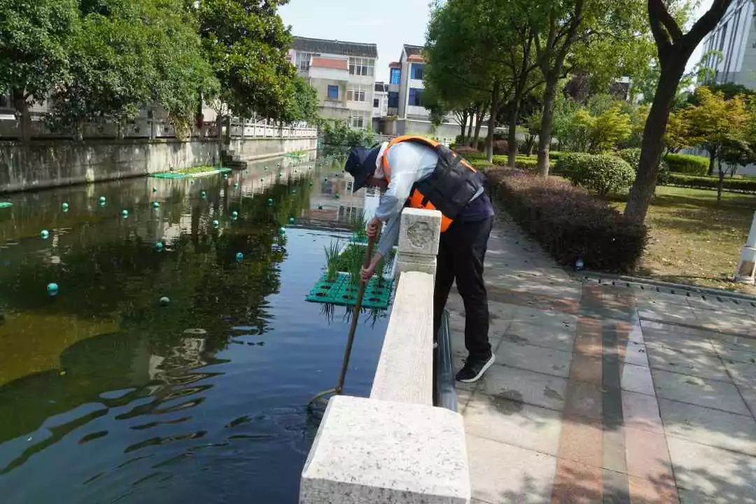 【<a href=http://m.qmnd.cn target=_blank class=infotextkey>雙良</a><a href=http://m.qmnd.cn target=_blank class=infotextkey>新型光催化</a>】“堅(jiān)守”在汗水中閃光