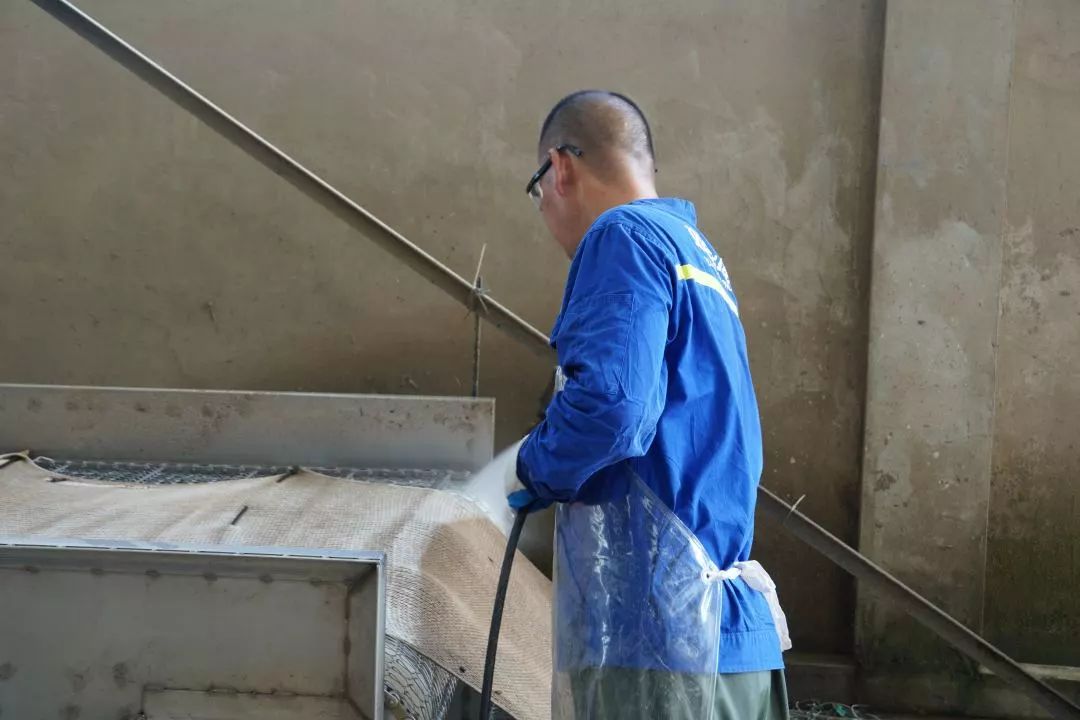 【<a href=http://m.qmnd.cn target=_blank class=infotextkey>雙良</a><a href=http://m.qmnd.cn target=_blank class=infotextkey>新型光催化</a>】“堅(jiān)守”在汗水中閃光