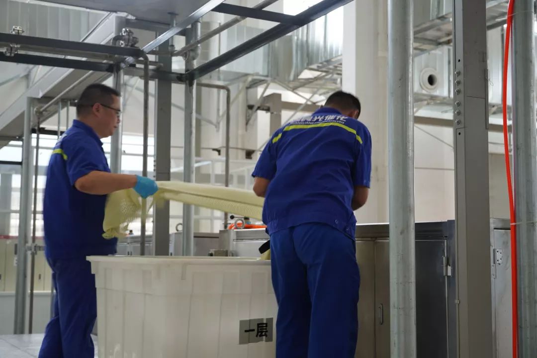 【<a href=http://m.qmnd.cn target=_blank class=infotextkey>雙良</a><a href=http://m.qmnd.cn target=_blank class=infotextkey>新型光催化</a>】“堅(jiān)守”在汗水中閃光