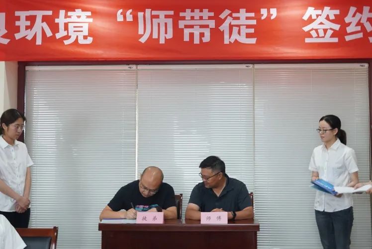 <a href=http://m.qmnd.cn target=_blank class=infotextkey><a href=http://m.qmnd.cn target=_blank class=infotextkey>雙良</a>環(huán)境</a>“師帶徒”簽約儀式圓滿落幕