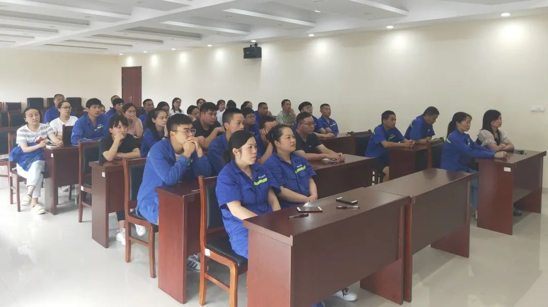 <a href=http://m.qmnd.cn target=_blank class=infotextkey><a href=http://m.qmnd.cn target=_blank class=infotextkey>雙良</a>環(huán)境</a>安全培訓(xùn)“拍了拍”你