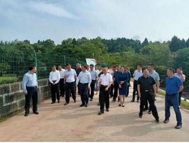 四川省人大常委會副主任楊洪波率隊現(xiàn)場考察滴水巖飲用水水源地治理